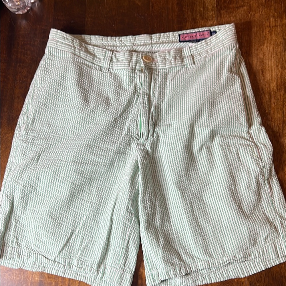 Vineyard Vines Green Flat Front Shorts for Casual Comfort